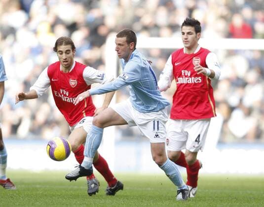 Elano (Manchester City, Mitte) gegen Mathieu Flamini (Arsenal, li.) - EDITORIAL USE ONLY. No use with unauthorised audio, video, data, fixture lists, club league logos or live services. Online in-match use limited to 120 images, no video emulation. No use in betting, games or single club league player publications. Fußball Herren English Premier League 2007 2008, 1. Englische Liga, Manchester City - Arsenal FC London 1:3 Gruppe Manchester Dynamik, Fußball Herren English Premier League 2007 2008, 1. Englische Liga, Manchester City - Arsenal FC London 1:3 Gruppe Manchester Dynamik,