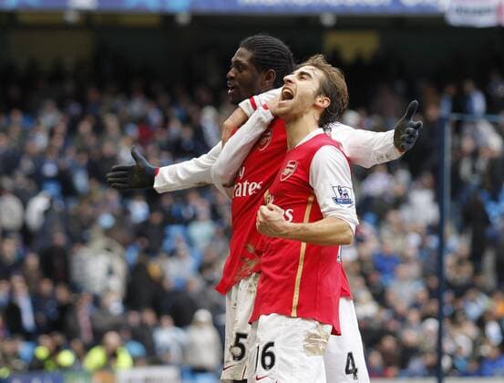 Mathieu Flamini (vorn) und Emmanuel Adebayor (beide Arsenal) - Torjubel - EDITORIAL USE ONLY. No use with unauthorised audio, video, data, fixture lists, club league logos or live services. Online in-match use limited to 120 images, no video emulation. No use in betting, games or single club league player publications. Fußball Herren English Premier League 2007 2008, 1. Englische Liga, Arsenal FC London Gruppe Manchester Freude, Fußball Herren English Premier League 2007 2008, 1. Englische Liga, Arsenal FC London Gruppe Manchester Freude,