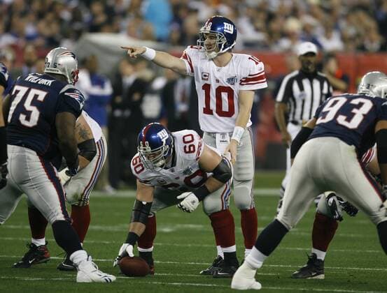 Eli Manning (2.v.re.) und Shaun O Hara (beide New York Giants) - (SBP20080203403) American Football Herren 42. Super Bowl 2008, SuperBowl, Finale, Endspiel, XLII, NFL 2007, NY, N Y Gruppe Glendale American Football Herren 42. Super Bowl 2008, SuperBowl, Finale, Endspiel, XLII, NFL 2007, NY, N Y Gruppe Glendale