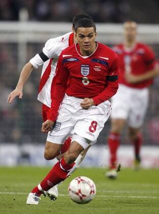 Jermaine Jenas (England) am Ball - Fußball Länderspiel Herren Freundschaftsspiel 2008, Test, Testspiel, Nationalteam, Nationaltrikot Einzelbild London Dynamik, Fußball Länderspiel Herren Freundschaftsspiel 2008, Test, Testspiel, Nationalteam, Nationaltrikot Einzelbild London Dynamik,