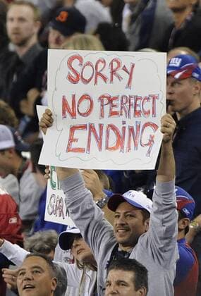 Sorry, No Perfect Ending - Fan der New York Giants entschuldigt sich bei den New England Patriots für deren Niederlage - (Icon3582124) American Football Herren 42. Super Bowl 2008, SuperBowl, XLII, NFL 2007, Finale, Endspiel Einzelbild Glendale American Football Herren 42. Super Bowl 2008, SuperBowl, XLII, NFL 2007, Finale, Endspiel Einzelbild Glendale EDITORIAL USE ONLY