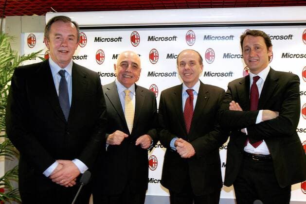 Pressekonferenz AC Mailand, v.li.: Mannschaftsarzt Jean Pierre Meersseman, Vizepräsident Adriano Galliani, Vizepräsident Umberto Paolucci (Microsoft Europa) und Pierpaolo Caliento - Fußball Herren Serie A 2007 2008, 1. Italienische Liga, AC Milan, Pressekonferenz, Pressetermin Gruppe Unternehmensführung o0 Manager Mailand Funktionär, Vereinsführung, Vorstand Freude, Fußball Herren Serie A 2007 2008, 1. Italienische Liga, AC Milan, Pressekonferenz, Pressetermin Gruppe Unternehmensführung o0 Manager Mailand Funktionär, Vereinsführung, Vorstand Freude,