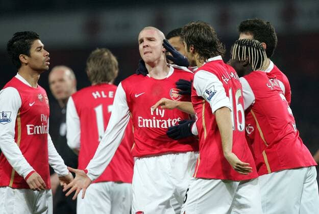 Philipe Senderos (Mitte) - Torjubel u.a. mit Eduardo (beide Arsenal, li.) - EDITORIAL USE ONLY. No use with unauthorised audio, video, data, fixture lists, club league logos or live services. Online in-match use limited to 120 images, no video emulation. No use in betting, games or single club league player publications. Fußball Herren English Premier League 2007 2008, 1. Englische Liga, Arsenal FC London Gruppe London Freude, Fußball Herren English Premier League 2007 2008, 1. Englische Liga, Arsenal FC London Gruppe London Freude,