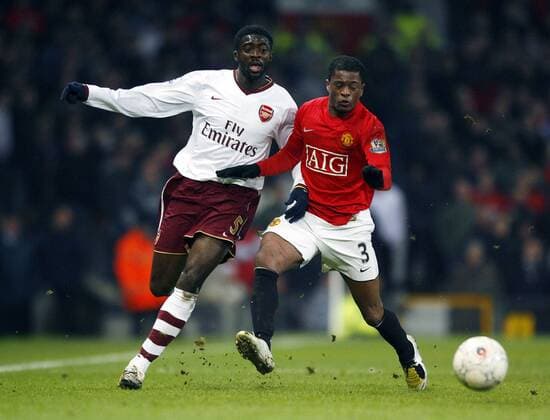 Kolo Toure (Arsenal, li.) gegen Patrice Evra (Manchester United) - EDITORIAL USE ONLY. No use with unauthorised audio, video, data, fixture lists, club league logos or live services. Online in-match use limited to 120 images, no video emulation. No use in betting, games or single club league player publications. Fußball Herren FA Cup 2007 2008, Englischer Pokal, Pokalspiel, Manchester United - Arsenal FC London 4:0, ManU Gruppe Manchester Dynamik, Fußball Herren FA Cup 2007 2008, Englischer Pokal, Pokalspiel, Manchester United - Arsenal FC London 4:0, ManU Gruppe Manchester Dynamik,