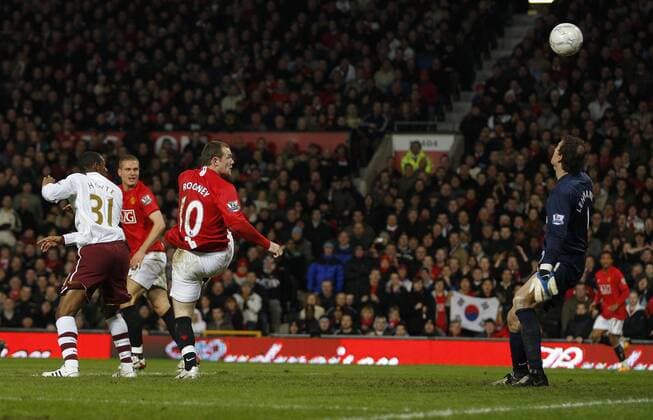 Wayne Rooney (Manchester United, 3.v.li.) erzielt das 1:0 gegen Torwart Jens Lehmann (Arsenal, re.) - EDITORIAL USE ONLY. No use with unauthorised audio, video, data, fixture lists, club league logos or live services. Online in-match use limited to 120 images, no video emulation. No use in betting, games or single club league player publications. Fußball Herren FA Cup 2007 2008, Englischer Pokal, Pokalspiel, Manchester United - Arsenal FC London 4:0, ManU Gruppe Manchester Dynamik, Fußball Herren FA Cup 2007 2008, Englischer Pokal, Pokalspiel, Manchester United - Arsenal FC London 4:0, ManU Gruppe Manchester Dynamik,