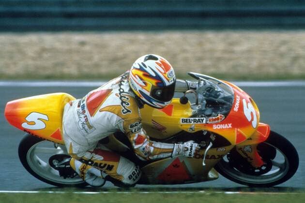 Dirk Raudies (Deutschland Honda) auf seiner Maschine Motorsport WM Herren Weltmeisterschaft 1996, Motorrad, Motorradrennen, Motorradrennsport, Motorradsport, Einzelbild Nürburg, Aufnahmedatum geschätzt Nürburg Motorsport WM Herren Weltmeisterschaft 1996, Motorrad, Motorradrennen, Motorradrennsport, Motorradsport, Einzelbild Nürburg, Aufnahmedatum geschätzt Nürburg