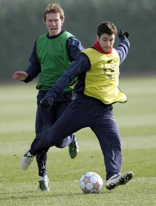 Cesc Fabregas (re.) gegen Aliaksandr Hleb (beide Arsenal) - EDITORIAL USE ONLY. No use with unauthorised audio, video, data, fixture lists, club league logos or live services. Online in-match use limited to 120 images, no video emulation. No use in betting, games or single club league player publications. Fußball EC 1 Herren Champions League 2007 2008, FC Arsenal London, Training Gruppe premiumd London Dynamik, Fußball EC 1 Herren Champions League 2007 2008, FC Arsenal London, Training Gruppe premiumd London Dynamik,
