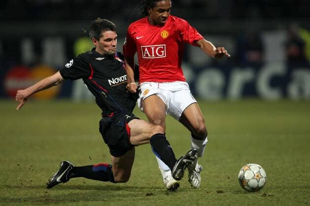 Jeremy Toulalan (Lyon, li.) gegen Anderson (Manchester United) - Fußball EC 1 Herren Champions League 2007 2008, Olympique Lyonnais - Manchester United 1:1, OL, ManU Gruppe Lyon Dynamik, Kampf, Fußball EC 1 Herren Champions League 2007 2008, Olympique Lyonnais - Manchester United 1:1, OL, ManU Gruppe Lyon Dynamik, Kampf,