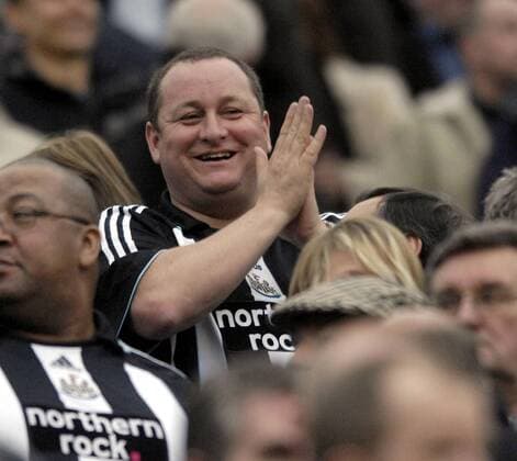 Teameigner Mike Ashley (Newcastle) in freudiger Erwartung - EDITORIAL USE ONLY. No use with unauthorised audio, video, data, fixture lists, club league logos or live services. Online in-match use limited to 120 images, no video emulation. No use in betting, games or single club league player publications. Fußball Herren English Premier League 2007 2008, 1. Englische Liga, Newcastle United Gruppe Newcastle Freude, Fußball Herren English Premier League 2007 2008, 1. Englische Liga, Newcastle United Gruppe Newcastle Freude,