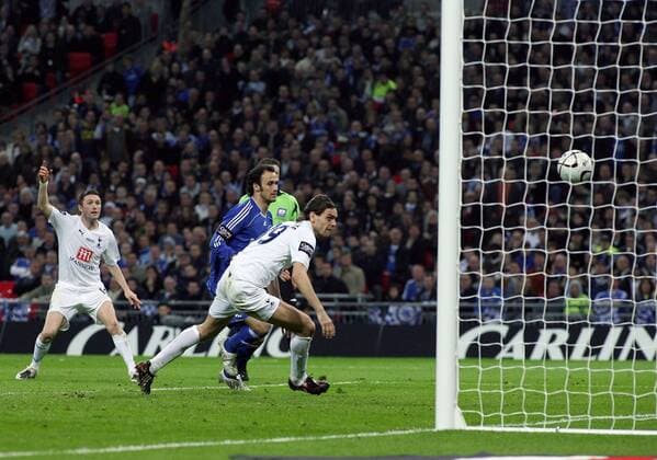 Jonathan Woodgate (Tottenham Hotspur, re.) erzielt den Siegtreffer im Carling Cup 2008 gegen Chelsea - Fußball Herren Carling Cup 2007 2008, League, Ligapokal, englischer Pokal, Pokalspiel, Finale, Endspiel, Gruppe London Dynamik, Fußball Herren Carling Cup 2007 2008, League, Ligapokal, englischer Pokal, Pokalspiel, Finale, Endspiel, Gruppe London Dynamik,