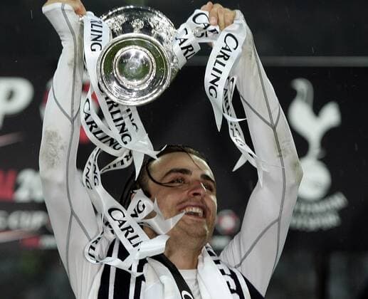 Dimitar Berbatov (Tottenham Hotspur) präsentiert nach dem Sieg im Carling Cup 2008 die Trophäe - Fußball Herren Carling Cup 2007 2008, League, Ligapokal, englischer Pokal, Pokalspiel, Endspiel, Finale, Einzelbild London Freude, Fußball Herren Carling Cup 2007 2008, League, Ligapokal, englischer Pokal, Pokalspiel, Endspiel, Finale, Einzelbild London Freude,