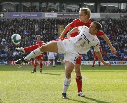 Kevin Davies (Bolton, vorn) gegen Sami Hyypiä (Liverpool) - EDITORIAL USE ONLY. No use with unauthorised audio, video, data, fixture lists, club league logos or live services. Online in-match use limited to 120 images, no video emulation. No use in betting, games or single club league player publications. Fußball Herren English Premier League 2007 2008, 1. Englische Liga, Bolton Wanderers - FC Liverpool 1:3 Gruppe Bolton Dynamik, Fußball Herren English Premier League 2007 2008, 1. Englische Liga, Bolton Wanderers - FC Liverpool 1:3 Gruppe Bolton Dynamik,