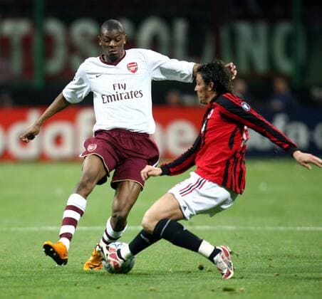 Abou Diaby (Arsenal, li.) gegen Massimo Oddo (AC Mailand) - EDITORIAL USE ONLY. No use with unauthorised audio, video, data, fixture lists, club league logos or live services. Online in-match use limited to 120 images, no video emulation. No use in betting, games or single club league player publications. Fußball EC 1 Herren Champions League 2007 2008, AC Milan - Arsenal FC London 0:2 Gruppe Mailand Dynamik, Fußball EC 1 Herren Champions League 2007 2008, AC Milan - Arsenal FC London 0:2 Gruppe Mailand Dynamik,