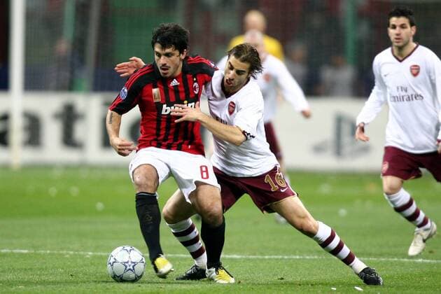 Gennaro Gattuso (AC Mailand, li.) gegen Mathieu Flamini (Arsenal) - EDITORIAL USE ONLY. No use with unauthorised audio, video, data, fixture lists, club league logos or live services. Online in-match use limited to 120 images, no video emulation. No use in betting, games or single club league player publications. Fußball EC 1 Herren Champions League 2007 2008, AC Milan - Arsenal FC London 0:2 Gruppe Mailand Dynamik, Kampf, Fußball EC 1 Herren Champions League 2007 2008, AC Milan - Arsenal FC London 0:2 Gruppe Mailand Dynamik, Kampf,