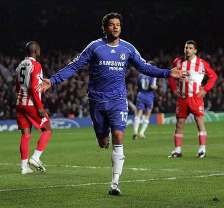 Torschütze Michael Ballack (Chelsea, Mitte) jubelt - EDITORIAL USE ONLY. No use with unauthorised audio, video, data, fixture lists, club league logos or live services. Online in-match use limited to 120 images, no video emulation. No use in betting, games or single club league player publications. Fußball EC 1 Herren Champions League 2007 2008, Chelsea FC London - Olympiakos Piräus 3:0 Gruppe London Freude, Fußball EC 1 Herren Champions League 2007 2008, Chelsea FC London - Olympiakos Piräus 3:0 Gruppe London Freude,