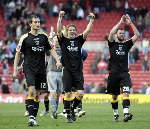 Roger Johnson (li.), Glenn Loovens (Mitte) und Steve Thompson (alle Cardiff) jubeln über den Halbfinaleinzug im FA Cup 2008 - EDITORIAL USE ONLY. No use with unauthorised audio, video, data, fixture lists, club league logos or live services. Online in-match use limited to 120 images, no video emulation. No use in betting, games or single club league player publications. Fußball Herren FA Cup 2007 2008, Pokal, Pokalspiel, Cardiff City, Wales Gruppe o0 englischer England Middlesbrough Begeisterung, Freude, Fußball Herren FA Cup 2007 2008, Pokal, Pokalspiel, Cardiff City, Wales Gruppe o0 englischer England Middlesbrough Begeisterung, Freude,