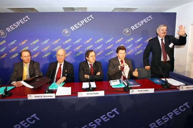 Pressekonferenz zum UEFA Workshop in Wien zur Euro 2008, v. li.: Herbert Huebler (Österreich Präsident LV Salzburg), SFV Präsident Ralph Zloczower (Schweiz), UEFA Präsident Michel Platini (Frankreich), Martin Kallen (Schweiz... - Fußball EM Herren UEFA Workshop zur Euro 2008, Tagung, Sitzung, Konferenz, Versammlung, Europäischer Fußballverband Gruppe Pressetermin o0 Hübler Wien Fußball EM Herren UEFA Workshop zur Euro 2008, Tagung, Sitzung, Konferenz, Versammlung, Europäischer Fußballverband Gruppe Pressetermin o0 Hübler Wien