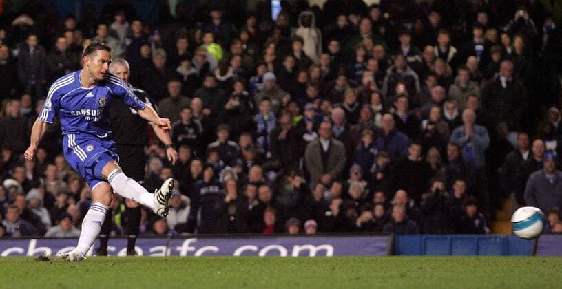 Frank Lampard (Chelsea) verwandelt den Elfmeter zum 1:0 - EDITORIAL USE ONLY. No use with unauthorised audio, video, data, fixture lists, club league logos or live services. Online in-match use limited to 120 images, no video emulation. No use in betting, games or single club league player publications. Fußball Herren English Premier League 2007 2008, 1. Englische Liga, FC Chelsea London Einzelbild London Dynamik, Fußball Herren English Premier League 2007 2008, 1. Englische Liga, FC Chelsea London Einzelbild London Dynamik,
