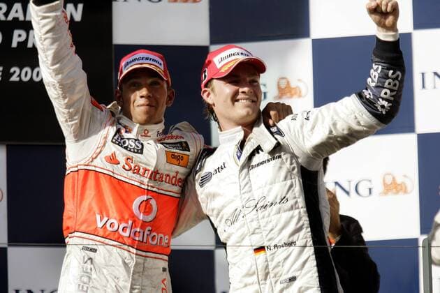Sieger Lewis Hamilton (England McLaren Mercedes, li.) und Nico Rosberg (Deutschland Williams) jubeln während der Siegerehrung zum GP von Australien 2008 - Motorsport Grand Prix Herren Großer Preis von Australien 2008, Formel 1 Weltmeisterschaft, F1, F, GP, WM Gruppe Albert Park Melbourne Freude, Motorsport Grand Prix Herren Großer Preis von Australien 2008, Formel 1 Weltmeisterschaft, F1, F, GP, WM Gruppe Albert Park Melbourne Freude,