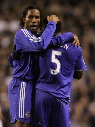 Didier Drogba (li.) und Mickael Essien (beide Chelsea) - Torjubel - EDITORIAL USE ONLY. No use with unauthorised audio, video, data, fixture lists, club league logos or live services. Online in-match use limited to 120 images, no video emulation. No use in betting, games or single club league player publications. Fußball Herren English Premier League 2007 2008, 1. Englische Liga, Chelsea FC London, Vdig Gruppe London Freude, Fußball Herren English Premier League 2007 2008, 1. Englische Liga, Chelsea FC London, Vdig Gruppe London Freude,
