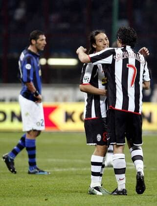 Mauro Camoranesi (li.) und Hasan Salihamidzic (beide Juventus Turin) - Schlussjubel - Fußball Herren Serie A 2007 2008, 1. Italienische Liga, FC Internazionale Mailand - Juventus Turin 1:2, Juve, Vdig Gruppe Mailand Freude, Fußball Herren Serie A 2007 2008, 1. Italienische Liga, FC Internazionale Mailand - Juventus Turin 1:2, Juve, Vdig Gruppe Mailand Freude,