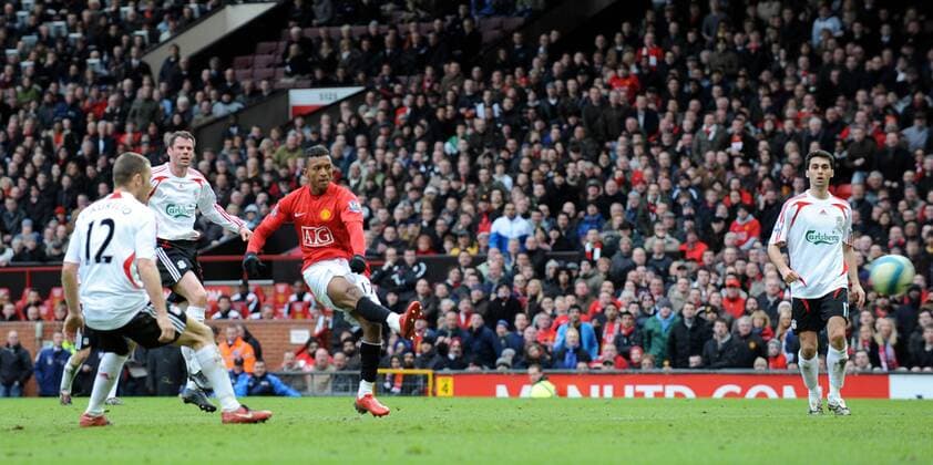 Nani (Manchester United, 2.v.re.) erzielt das 3:0, Fabio Aurelio (li.), Jamie Carragher (2.v.li.) und Alvaro Arbeloa (alle Liverpool) kommen zu spät - EDITORIAL USE ONLY. No use with unauthorised audio, video, data, fixture lists, club league logos or live services. Online in-match use limited to 120 images, no video emulation. No use in betting, games or single club league player publications. Fußball Herren English Premier League 2007 2008, 1. Englische Liga, Manchester United - Liverpool FC 3:0, ManU Gruppe premiumd Manchester Dynamik, Fußball Herren English Premier League 2007 2008, 1. Englische Liga, Manchester United - Liverpool FC 3:0, ManU Gruppe premiumd Manchester Dynamik,