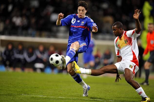 Samir Nasri (Frankreich A, li.) gegen Djibril Sidibe (Mali) - Fußball Länderspiel Herren Freundschaftsspiel 2008, Test, Testspiel, Nationaltrikot, Nationalteam, Frankreich A - Mali Gruppe Paris Dynamik, Fußball Länderspiel Herren Freundschaftsspiel 2008, Test, Testspiel, Nationaltrikot, Nationalteam, Frankreich A - Mali Gruppe Paris Dynamik,