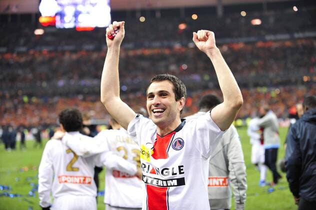 Pauleta (Paris St. Germain) jubelt auf der Ehrenrunde - Fußball Herren Coupe de la Ligue 2007 2008, Französischer Pokal, Ligapokal, Pokalspiel, Finale Endspiel Pokalfinale Einzelbild Paris, St. Denis, Saint Glück, Freude, Fußball Herren Coupe de la Ligue 2007 2008, Französischer Pokal, Ligapokal, Pokalspiel, Finale Endspiel Pokalfinale Einzelbild Paris, St. Denis, Saint Glück, Freude,