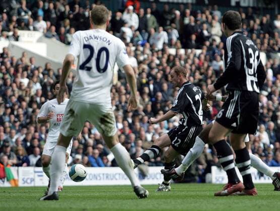 Nicky Butt (Newcastle) erzielt das 1:1 gegen die Tottenham Hotspurs - EDITORIAL USE ONLY. No use with unauthorised audio, video, data, fixture lists, club league logos or live services. Online in-match use limited to 120 images, no video emulation. No use in betting, games or single club league player publications. Fußball Herren English Premier League 2007 2008, 1. Englische Liga, Tottenham Hotspur - Newcastle United 1:4, Spurs Gruppe London Dynamik, Fußball Herren English Premier League 2007 2008, 1. Englische Liga, Tottenham Hotspur - Newcastle United 1:4, Spurs Gruppe London Dynamik,