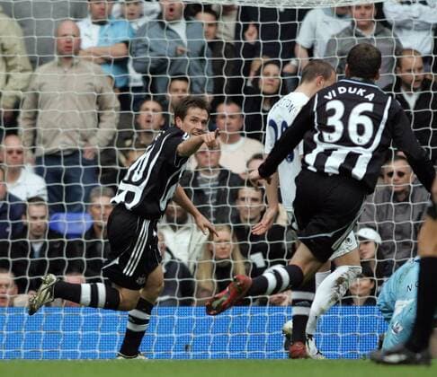 Michael Owen (Newcastle, li.) - Torjubel - EDITORIAL USE ONLY. No use with unauthorised audio, video, data, fixture lists, club league logos or live services. Online in-match use limited to 120 images, no video emulation. No use in betting, games or single club league player publications. Fußball Herren English Premier League 2007 2008, 1. Englische Liga, Newcastle United Gruppe London Freude, Begeisterung, Fußball Herren English Premier League 2007 2008, 1. Englische Liga, Newcastle United Gruppe London Freude, Begeisterung,