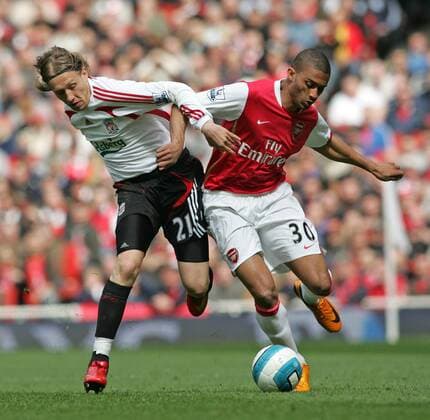Lucas Leiva (Liverpool, li.) gegen Armand Traore (Arsenal) - EDITORIAL USE ONLY. No use with unauthorised audio, video, data, fixture lists, club league logos or live services. Online in-match use limited to 120 images, no video emulation. No use in betting, games or single club league player publications. Fußball Herren English Premier League 2007 2008, 1. Englische Liga, FC Arsenal London - FC Liverpool 1:1 Gruppe London Dynamik, Kampf, Fußball Herren English Premier League 2007 2008, 1. Englische Liga, FC Arsenal London - FC Liverpool 1:1 Gruppe London Dynamik, Kampf,