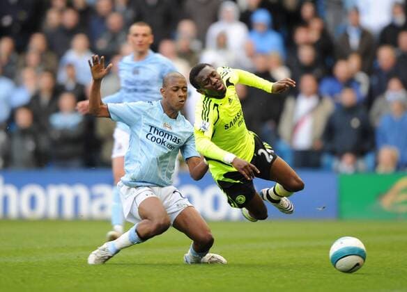 Shaun Wright Phillips (Chelsea, re.) gegen Gelson Fernandes (Manchester City) - EDITORIAL USE ONLY. No use with unauthorised audio, video, data, fixture lists, club league logos or live services. Online in-match use limited to 120 images, no video emulation. No use in betting, games or single club league player publications. Fußball Herren English Premier League 2007 2008, 1. Englische Liga, Manchester City - Chelsea FC London 0:2 Gruppe premiumd Manchester Dynamik, Kampf, Fußball Herren English Premier League 2007 2008, 1. Englische Liga, Manchester City - Chelsea FC London 0:2 Gruppe premiumd Manchester Dynamik, Kampf,