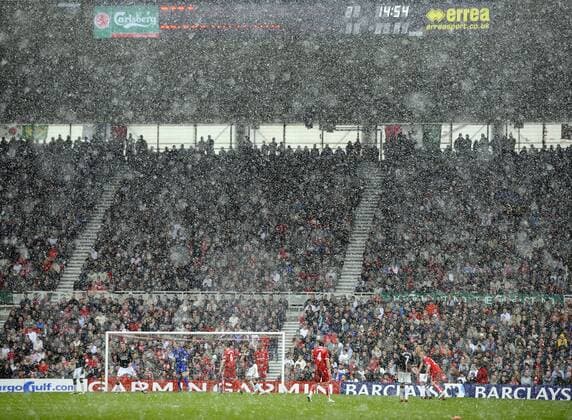 Wetterunbilden während des Spiels zwischen Middlesbrough (rot) und Manchester United - EDITORIAL USE ONLY. No use with unauthorised audio, video, data, fixture lists, club league logos or live services. Online in-match use limited to 120 images, no video emulation. No use in betting, games or single club league player publications. Fußball Herren English Premier League 2007 2008, 1. Englische Liga, Middlesbrough FC - Manchester United, ManU Totale Middlesbrough Fußball Herren English Premier League 2007 2008, 1. Englische Liga, Middlesbrough FC - Manchester United, ManU Totale Middlesbrough