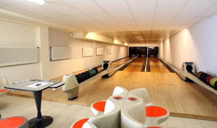 Bowlingbahn im Hotel Schloss Weikersdorf Residenz - Mannschaftshotel von Italien während der Euro 2008 - Fußball EM Herren Vorschau Euro 2008, Nationalmannschaft, Fotostory, Hotel, Unterkunft, Mannschaftshotel, Totale Baden Fußball EM Herren Vorschau Euro 2008, Nationalmannschaft, Fotostory, Hotel, Unterkunft, Mannschaftshotel, Totale Baden