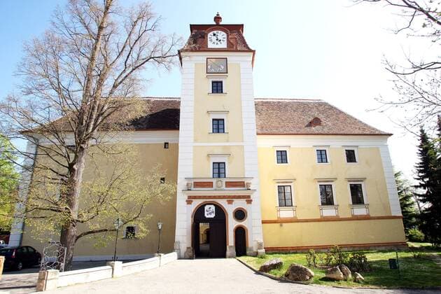 Hotel Schloss Weikersdorf Residenz - Mannschaftshotel von Italien während der Euro 2008 - Fußball EM Herren Vorschau Euro 2008, Nationalmannschaft, Fotostory, Hotel, Unterkunft, Mannschaftshotel, Totale Baden Fußball EM Herren Vorschau Euro 2008, Nationalmannschaft, Fotostory, Hotel, Unterkunft, Mannschaftshotel, Totale Baden