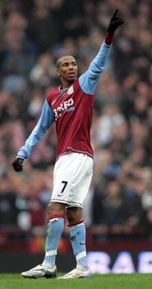 Ashley Young (Aston Villa) - Torjubel - EDITORIAL USE ONLY. No use with unauthorised audio, video, data, fixture lists, club league logos or live services. Online in-match use limited to 120 images, no video emulation. No use in betting, games or single club league player publications. Fußball Herren English Premier League 2007 2008, 1. Englische Liga, Aston Villa Einzelbild Birmingham Freude, Fußball Herren English Premier League 2007 2008, 1. Englische Liga, Aston Villa Einzelbild Birmingham Freude,