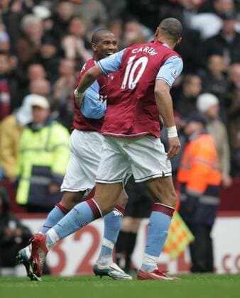 Ashley Young (li.) und John Carew (beide Aston Villa) - Torjubel - EDITORIAL USE ONLY. No use with unauthorised audio, video, data, fixture lists, club league logos or live services. Online in-match use limited to 120 images, no video emulation. No use in betting, games or single club league player publications. Fußball Herren English Premier League 2007 2008, 1. Englische Liga, Gruppe Birmingham Freude, Fußball Herren English Premier League 2007 2008, 1. Englische Liga, Gruppe Birmingham Freude,