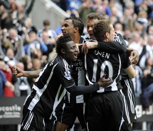 Obafemi Martins (li.), Habib Beye (2.v.li.) und Michael Owen (Nr.10, alle Newcastle) - Torjubel - EDITORIAL USE ONLY. No use with unauthorised audio, video, data, fixture lists, club league logos or live services. Online in-match use limited to 120 images, no video emulation. No use in betting, games or single club league player publications. Fußball Herren English Premier League 2007 2008, 1. Englische Liga, Newcastle United Gruppe Newcastle Freude, Fußball Herren English Premier League 2007 2008, 1. Englische Liga, Newcastle United Gruppe Newcastle Freude,