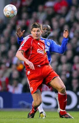 Steven Gerrard (Liverpool, li.) gegen Claude Makelele (Chelsea) - EDITORIAL USE ONLY. No use with unauthorised audio, video, data, fixture lists, club league logos or live services. Online in-match use limited to 120 images, no video emulation. No use in betting, games or single club league player publications. Fußball EC 1 Herren Champions League 2007 2008, FC Liverpool - Chelsea FC London Gruppe Liverpool Dynamik, Fußball EC 1 Herren Champions League 2007 2008, FC Liverpool - Chelsea FC London Gruppe Liverpool Dynamik,
