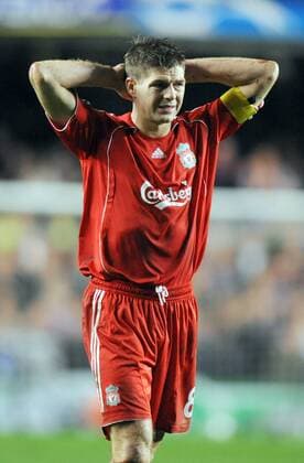 Steven Gerrard (Liverpool) enttäuscht - EDITORIAL USE ONLY. No use with unauthorised audio, video, data, fixture lists, club league logos or live services. Online in-match use limited to 120 images, no video emulation. No use in betting, games or single club league player publications. Fußball EC 1 Herren Champions League 2007 2008, Halbfinale, Liverpool FC Einzelbild London Verzweiflung, Fußball EC 1 Herren Champions League 2007 2008, Halbfinale, Liverpool FC Einzelbild London Verzweiflung,