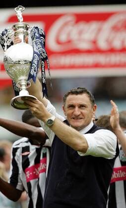 Trainer Tony Mowbray (West Brom) feiert den Aufstieg 2007 2008 - EDITORIAL USE ONLY. No use with unauthorised audio, video, data, fixture lists, club league logos or live services. Online in-match use limited to 120 images, no video emulation. No use in betting, games or single club league player publications. Fußball Herren Football League Championship 2007 2008, 2. Englische Liga, West Bromwich Albion Einzelbild London Begeisterung, Freude, Fußball Herren Football League Championship 2007 2008, 2. Englische Liga, West Bromwich Albion Einzelbild London Begeisterung, Freude,