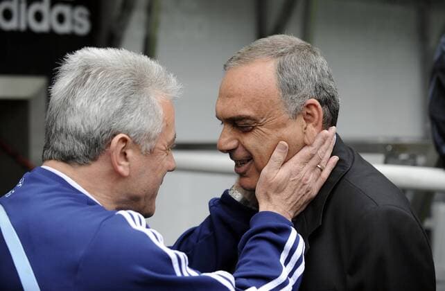 Trainer Kevin Keegan (Newcastle, li.) und Trainerkollege Avram Grant (Chelsea) - EDITORIAL USE ONLY. No use with unauthorised audio, video, data, fixture lists, club league logos or live services. Online in-match use limited to 120 images, no video emulation. No use in betting, games or single club league player publications. Fußball Herren English Premier League 2007 2008, 1. Englische Liga, Newcastle United - Chelsea FC London 0:2 Gruppe Newcastle Fußball Herren English Premier League 2007 2008, 1. Englische Liga, Newcastle United - Chelsea FC London 0:2 Gruppe Newcastle