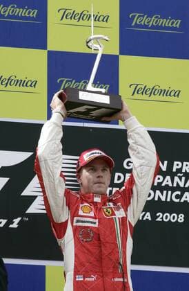 Kimi Räikkönen (Finnland Ferrari) mit Pokal - Sieger GP von Spanien 2008 Motorsport Grand Prix Herren Großer Preis von Spanien 2008, Formel 1 Weltmeisterschaft, F1, F, GP, WM Einzelbild Circuit de Catalunya Barcelona Freude, Motorsport Grand Prix Herren Großer Preis von Spanien 2008, Formel 1 Weltmeisterschaft, F1, F, GP, WM Einzelbild Circuit de Catalunya Barcelona Freude,
