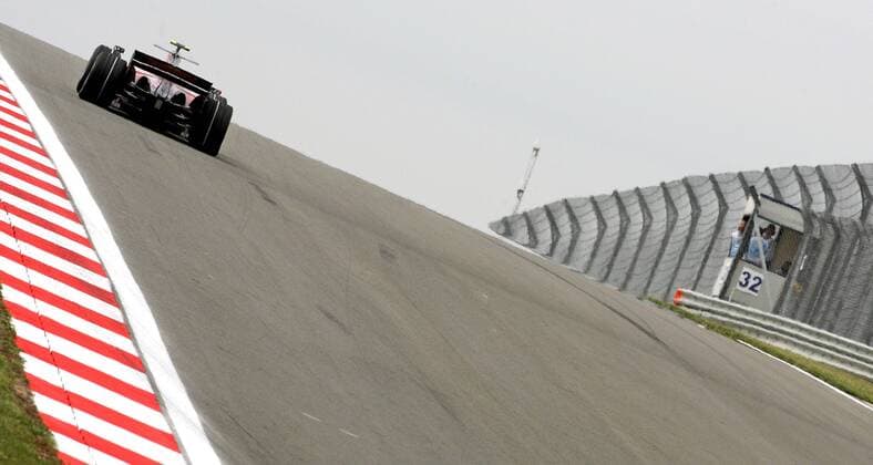 Sebastian Vettel (Deutschland Toro Rosso) in seinem Boliden - Motorsport Grand Prix Herren Großer Preis der Türkei 2008, Formel 1 Weltmeisterschaft, F1, F, GP, WM Totale Otodrom Istanbul Motorsport Grand Prix Herren Großer Preis der Türkei 2008, Formel 1 Weltmeisterschaft, F1, F, GP, WM Totale Otodrom Istanbul