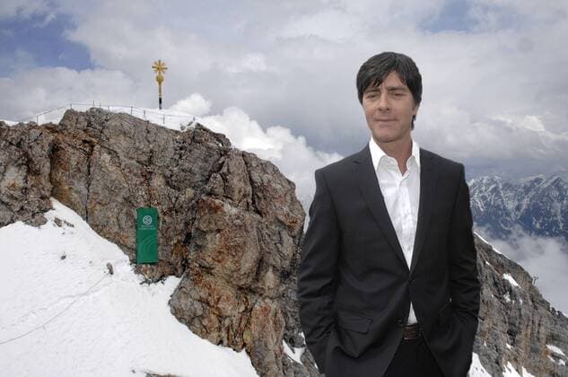 Bundestrainer Joachim Löw (Deutschland) anlässlich der Vorstellung des DFB Kaders für die Euro 2008 auf der Zugspitze Fußball EM Herren Vorschau Euro 2008, Nationalmannschaft, Pressekonferenz, Pressetermin, Vorstellung, DFB Einzelbild Garmisch Partenkirchen, Zugspitze Fußball EM Herren Vorschau Euro 2008, Nationalmannschaft, Pressekonferenz, Pressetermin, Vorstellung, DFB Einzelbild Garmisch Partenkirchen, Zugspitze