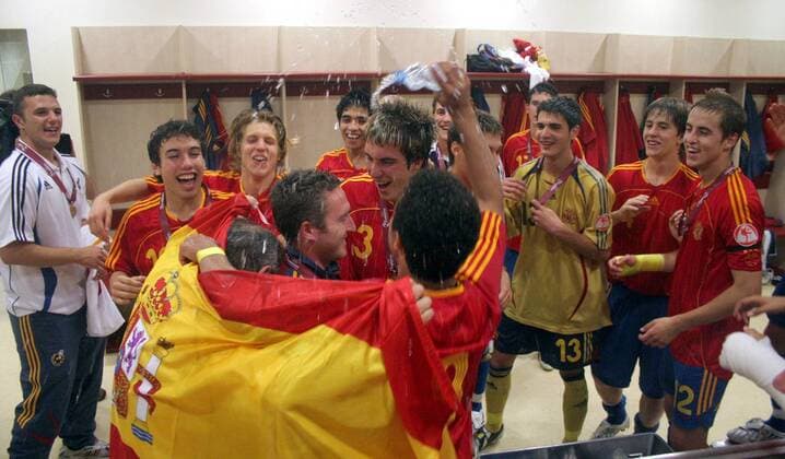 U17 Europameister Spanien jubelt während einer feucht fröhlichen Kabinenfeier - Fußball EM Herren U17 EM 2008, U 17 Nationalmannschaft, Nationaltrikot, Junioren, Jugend Nachwuchs Finale, Länderspiel Gruppe Kundu Freude, Begeisterung, Fußball EM Herren U17 EM 2008, U 17 Nationalmannschaft, Nationaltrikot, Junioren, Jugend Nachwuchs Finale, Länderspiel Gruppe Kundu Freude, Begeisterung,