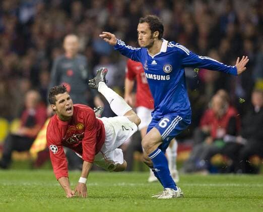 Cristiano Ronaldo (Manchester United, li.) gegen Ricardo Carvalho (Chelsea) - EDITORIAL USE ONLY. No use with unauthorised audio, video, data, fixture lists, club league logos or live services. Online in-match use limited to 120 images, no video emulation. No use in betting, games or single club league player publications. Fußball EC 1 Herren Champions League Finale 2007 2008, Manchester United - Chelsea FC London, Manu, Gruppe Moskau Dynamik, Kampf, Fußball EC 1 Herren Champions League Finale 2007 2008, Manchester United - Chelsea FC London, Manu, Gruppe Moskau Dynamik, Kampf,