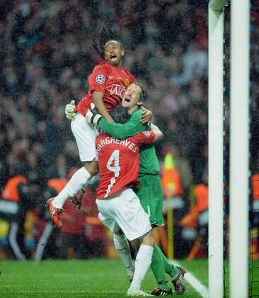 Torwart Edwin van der Sar (re.), Anderson (li.) und Owen Hargreaves (alle Manchester United) freuen sich über den Gewinn der Champions League 2008 Fußball EC 1 Herren Champions League 2007 2008, Finale, Manchester United, ManU Gruppe Moskau Freude, Begeisterung, Fußball EC 1 Herren Champions League 2007 2008, Finale, Manchester United, ManU Gruppe Moskau Freude, Begeisterung,