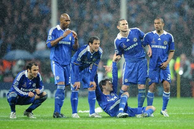 Michael Ballack (Mitte) sackt nach Terrys Pfostenschuß im Champions League Finale 2008 enttäuscht zusammen, daneben: Ricardo Carvalho, Nicolas Anelka, Belletti, Frank Lampard und Ashley Cole (alle Chelsea) Fußball EC 1 Herren Champions League 2007 2008, Finale, Chelsea FC London Gruppe Moskau Unterwerfung, Enttäuschung, Verzweiflung, Fußball EC 1 Herren Champions League 2007 2008, Finale, Chelsea FC London Gruppe Moskau Unterwerfung, Enttäuschung, Verzweiflung,