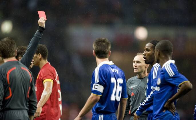 Didier Drogba (Chelsea, 2.v.re.) sieht von Schiedsrichter Lubos Michel (Slowakei) die rote Karte - EDITORIAL USE ONLY. No use with unauthorised audio, video, data, fixture lists, club league logos or live services. Online in-match use limited to 120 images, no video emulation. No use in betting, games or single club league player publications. Fußball EC 1 Herren Champions League 2007 2008, Finale, Manchester United - Chelsea FC London, ManU Gruppe Moskau Fußball EC 1 Herren Champions League 2007 2008, Finale, Manchester United - Chelsea FC London, ManU Gruppe Moskau